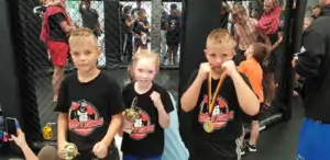 Kinder Mobbing und Kickboxen, Kampfsportschule für Kinder in Bergisch Gladbach bietet Anti Mobbing Training an.