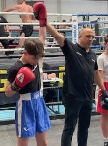 Kinder-Kampfsport in Bergisch Gladbach – junge Teilnehmer beim kindgerechten Selbstverteidigungs- und Kampfsporttraining mit qualifiziertem Trainerteam.