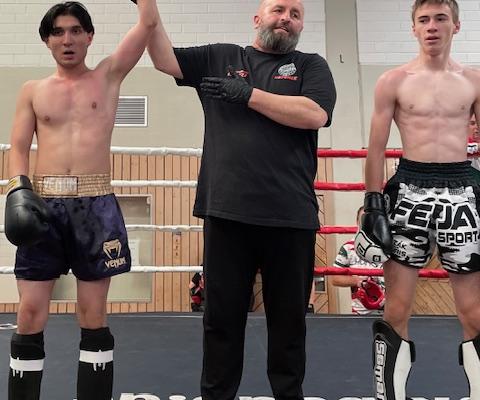 Professionelles Kickboxtraining in moderner Kampfsportschule in Bergisch Gladbach bei Köln – erfolgreiche Kickboxschule mit erfahrenen Trainern und motivierten Schülern.